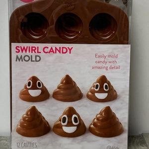 💐NIP 💩 swirl candy molds. Make your poop candy